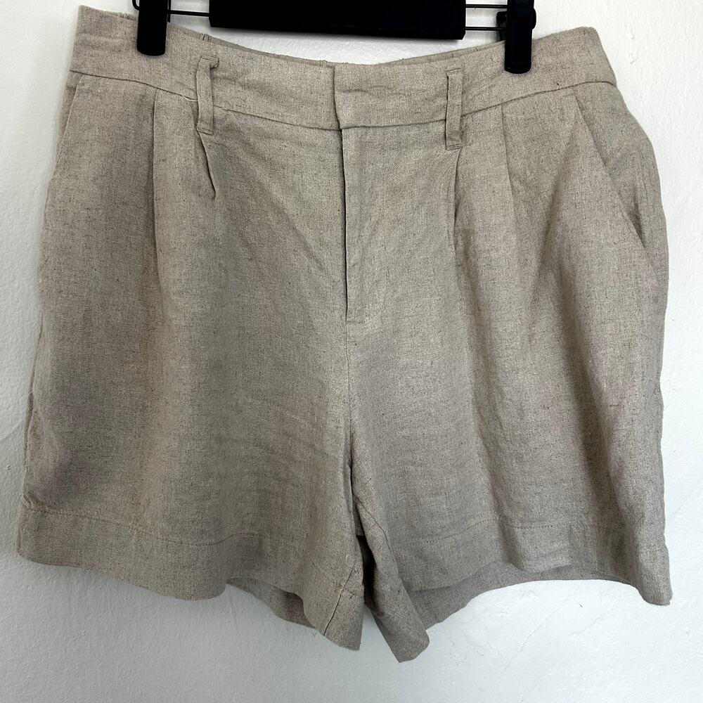 Linen classic pleated detail shorts